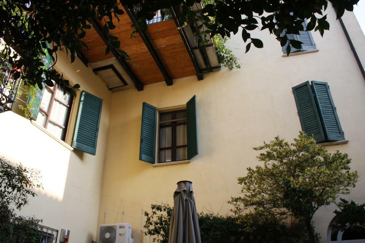 B&B Casa Dei Poeti Mântua Exterior foto
