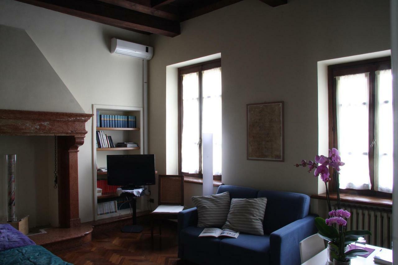 B&B Casa Dei Poeti Mântua Exterior foto